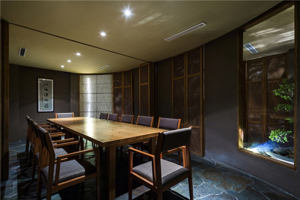 光之屋，光之舞－河內餐廳設計