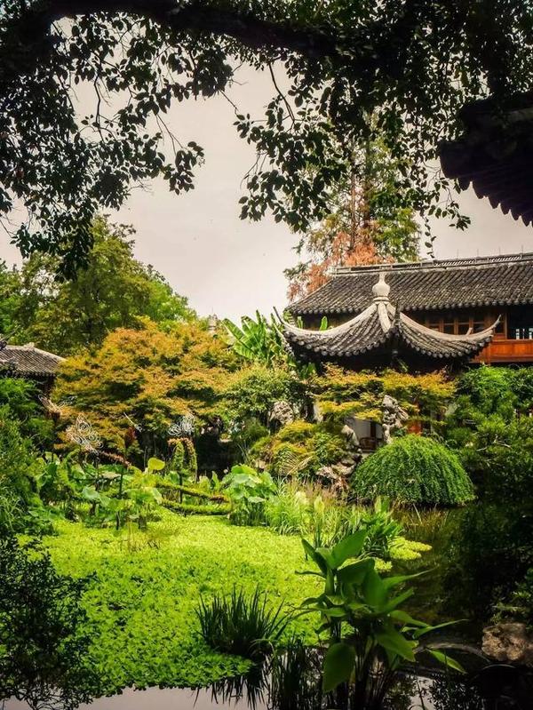 西湖邊上靈動(dòng)的中國古典園林