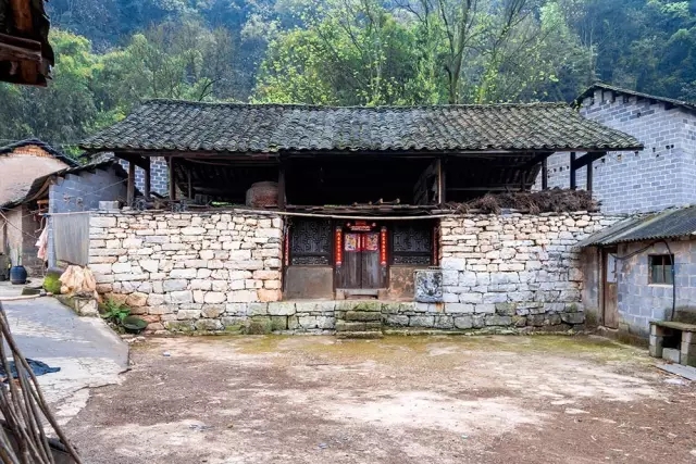 老屋改造，破敗房子變花園別墅