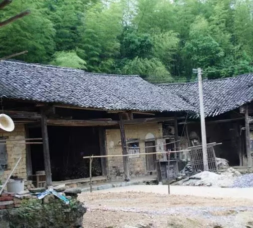 老屋改造，破敗房子變花園別墅