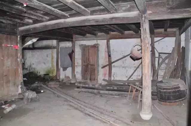 老屋改造，破敗房子變花園別墅
