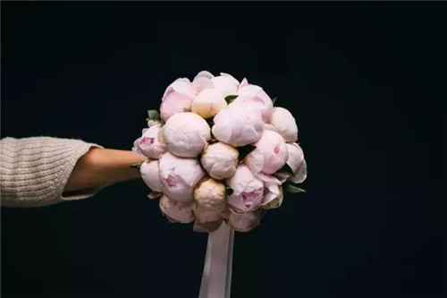 插花藝術(shù)：俄羅斯風(fēng)情插花捧花（組圖）