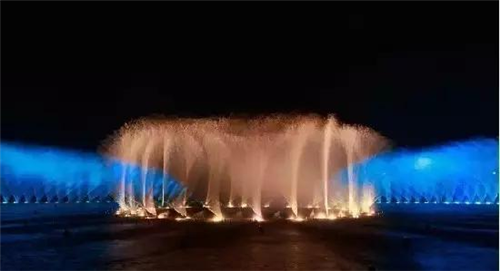 后官湖濕地公園里世界頂級(jí)的燈光音樂噴泉