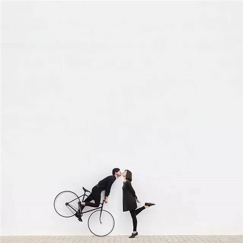 西班牙小情侶把全球景點(diǎn)玩出小情調(diào)