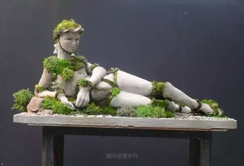 超有創意，是雕塑還是花盆？