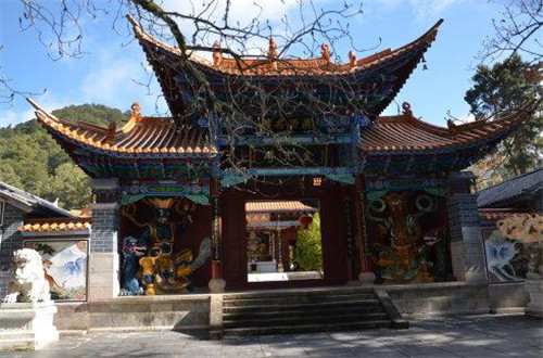 林深景美的云南寶臺(tái)山國家森林公園