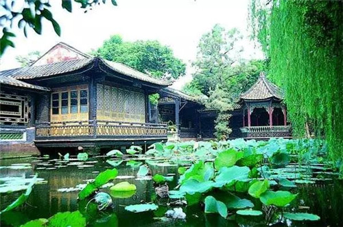 中國古典園林在現(xiàn)代中國式樓盤中的呈現(xiàn)