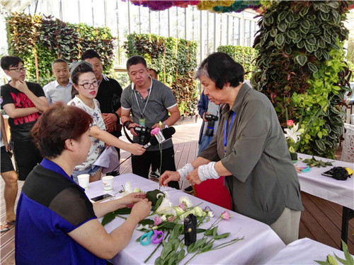 中國插花泰斗王蓮英獻(xiàn)藝河北省第二屆園博會