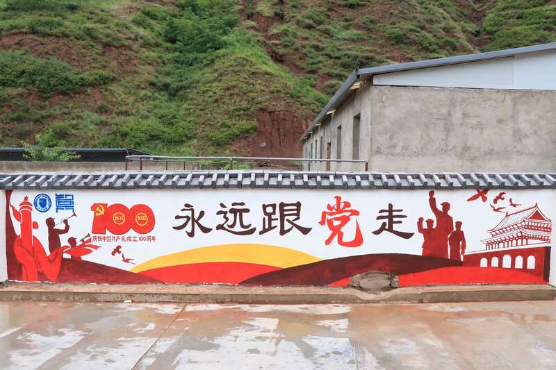 天津大學(xué)用“說話的景觀墻”扮靚美麗鄉(xiāng)村