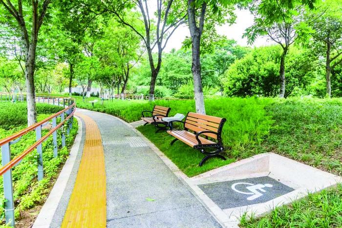 南京市建成首個(gè)無(wú)障礙花園