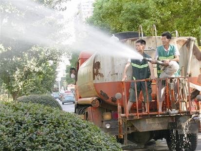 黃石城區(qū)樹木花草紛紛中暑 專家：10點后別澆水