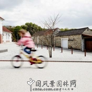 法國Guitrancourt小鎮中心廣場改造項目賞析