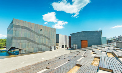 在北京五環外，走進藝術“中間”